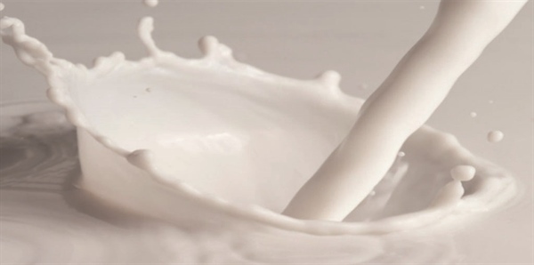 Caro materie prime, “Aumenti fino a 10 cent di più per produrre un litro di latte, la filiera è allo stremo, la grande distribuzione adegui i listini”